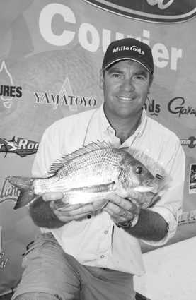 Ian ‘Barra’ Miller with his Go-So Big Bream winning fish.